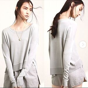 Aritzia Wilfred Librement Asymmetrical Hem Sweater in Ashen Grey XS